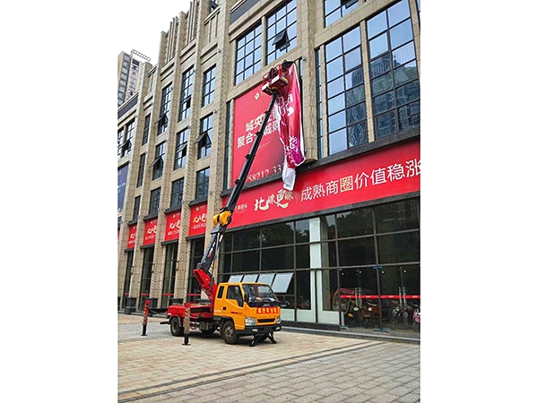 廣告布鋪設(shè) 廣告布鋪設(shè)